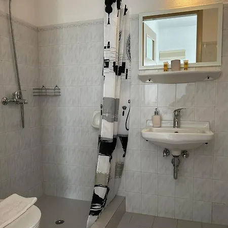 Nick's 3 Apartment *